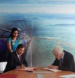 Sri Lanka‘s Permanent Representative to the UN in Geneva Ambassador Ravinatha Aryasinha and the Director General of CERN, Mr. Rolf-Dieter Heurer,  signed an “Expression of Interest’ (EOI) Agreement to begin cooperation between CERN and the scientific community in Sri Lanka, on Thursday, 25 June 2015 at the CERN Headquarters in Geneva. Dr. Rüdiger Voss, Head of International Relations CERN, Mrs. Samantha Jayasuriya, Deputy Permanent Representative and Ms. Dilini Gunasekera, Second Secretary of the Sri Lanka Permanent Mission, were associated in the ceremony.